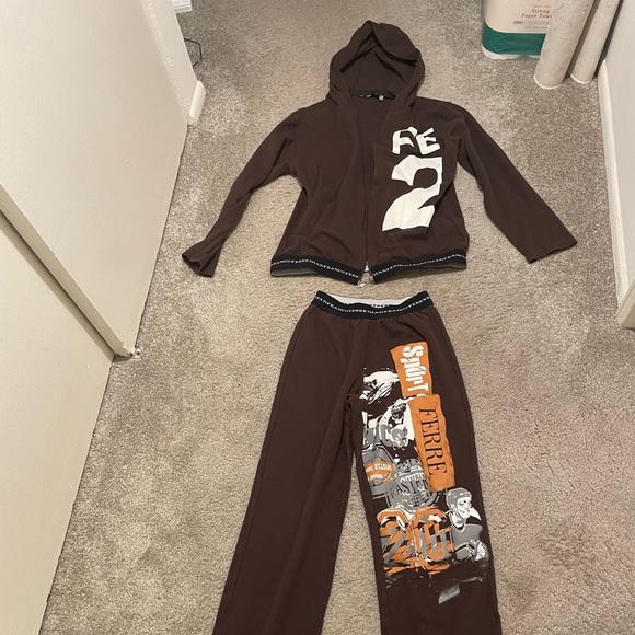 Ferre jogging outfit - Picture 1 of 15